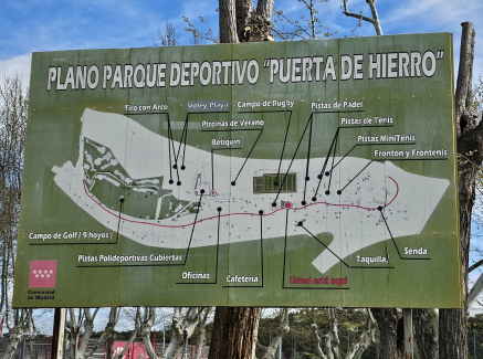 Anzeigetafel zum Park "Puerta de Hierro"